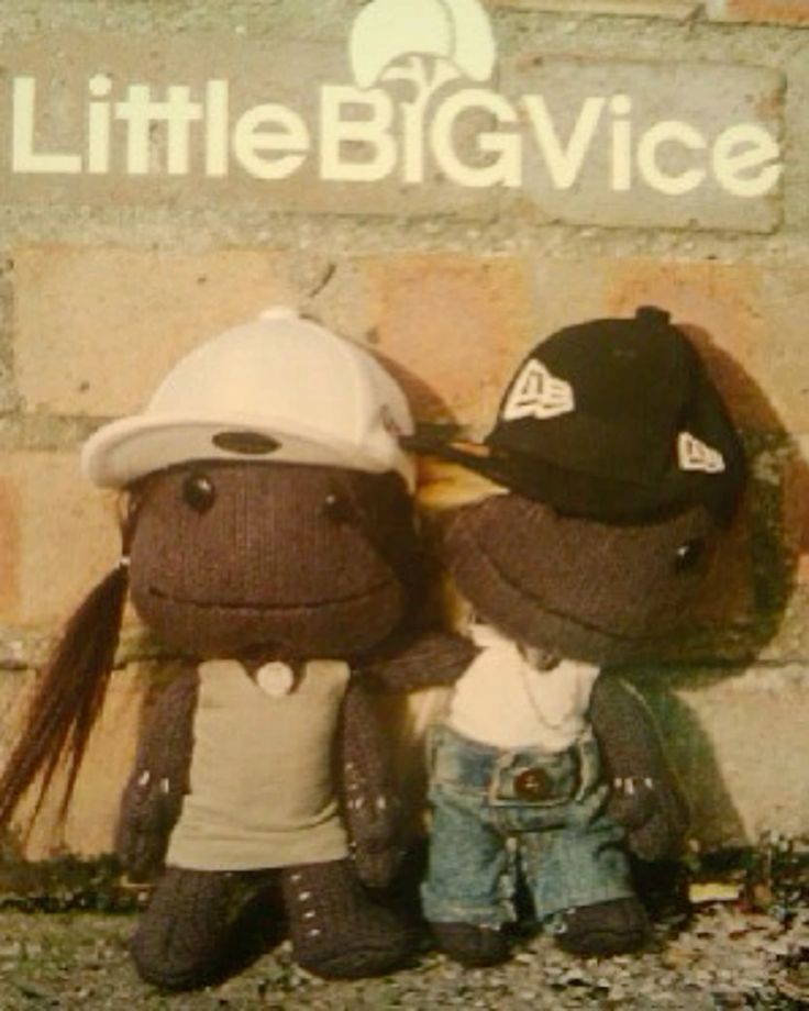 A picture of two Sackboy plushies, with the words 'LittleBIGVice' in the background